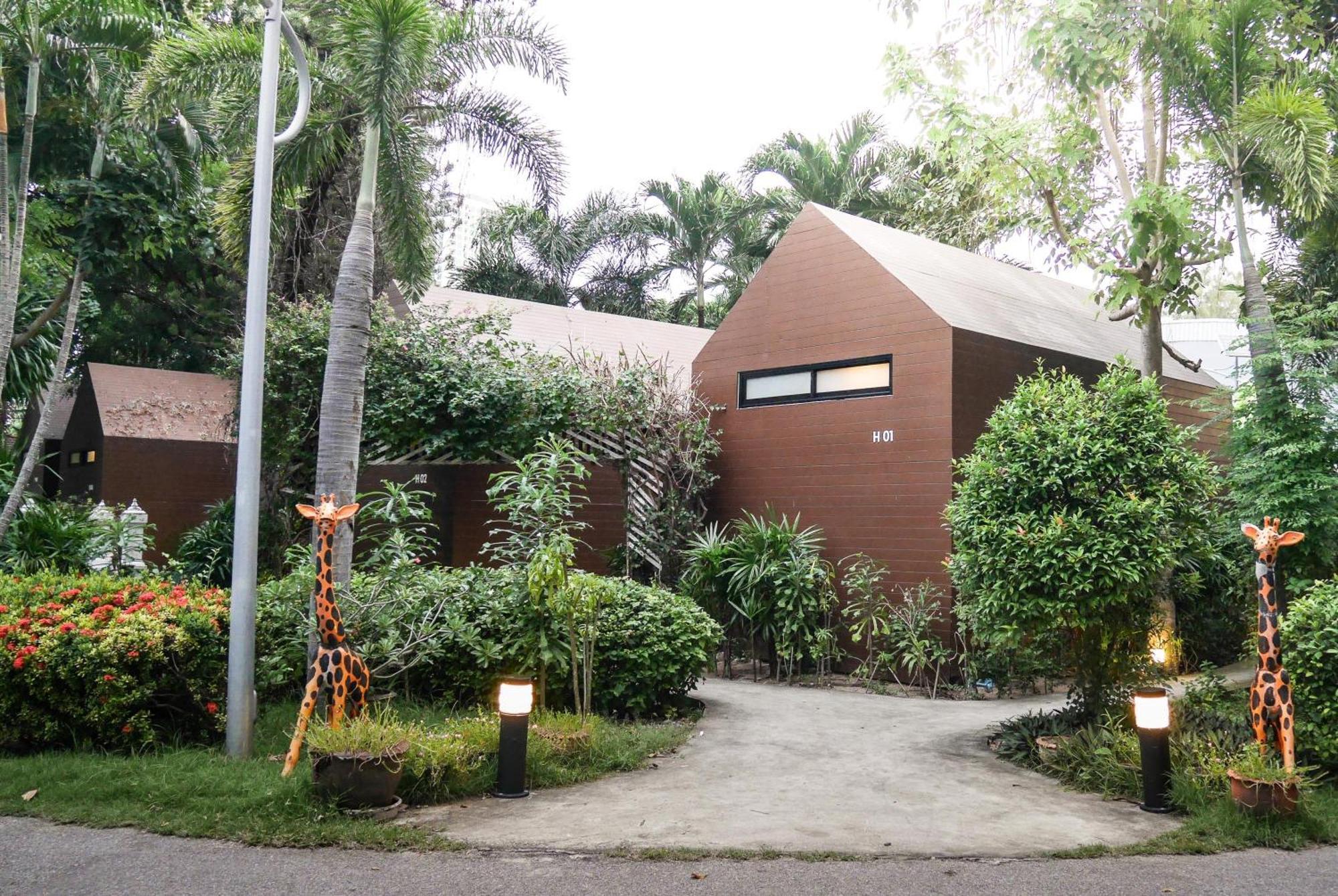 Villa Navin Jomtien Beach Buitenkant foto