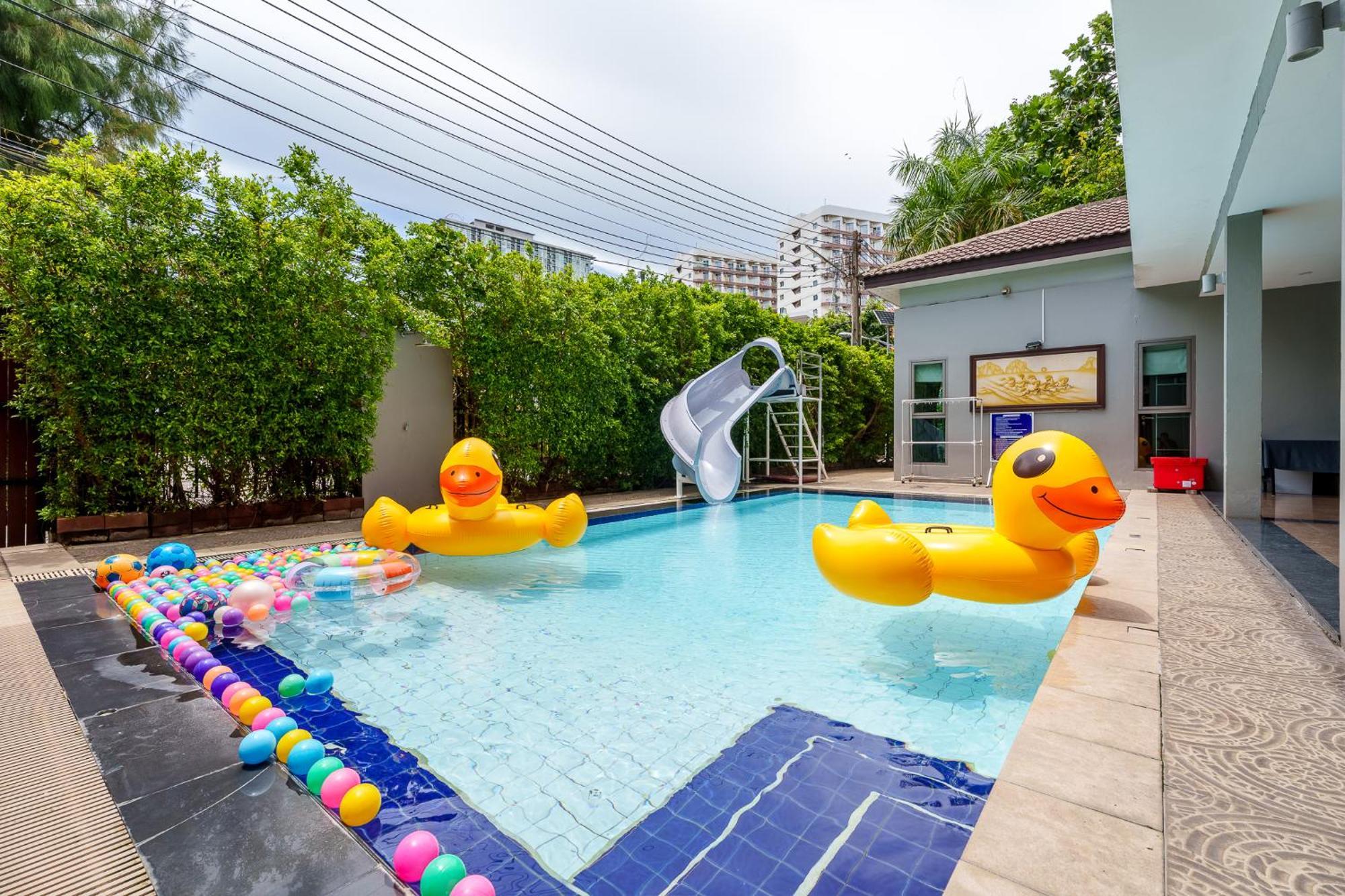 Villa Navin Jomtien Beach Buitenkant foto
