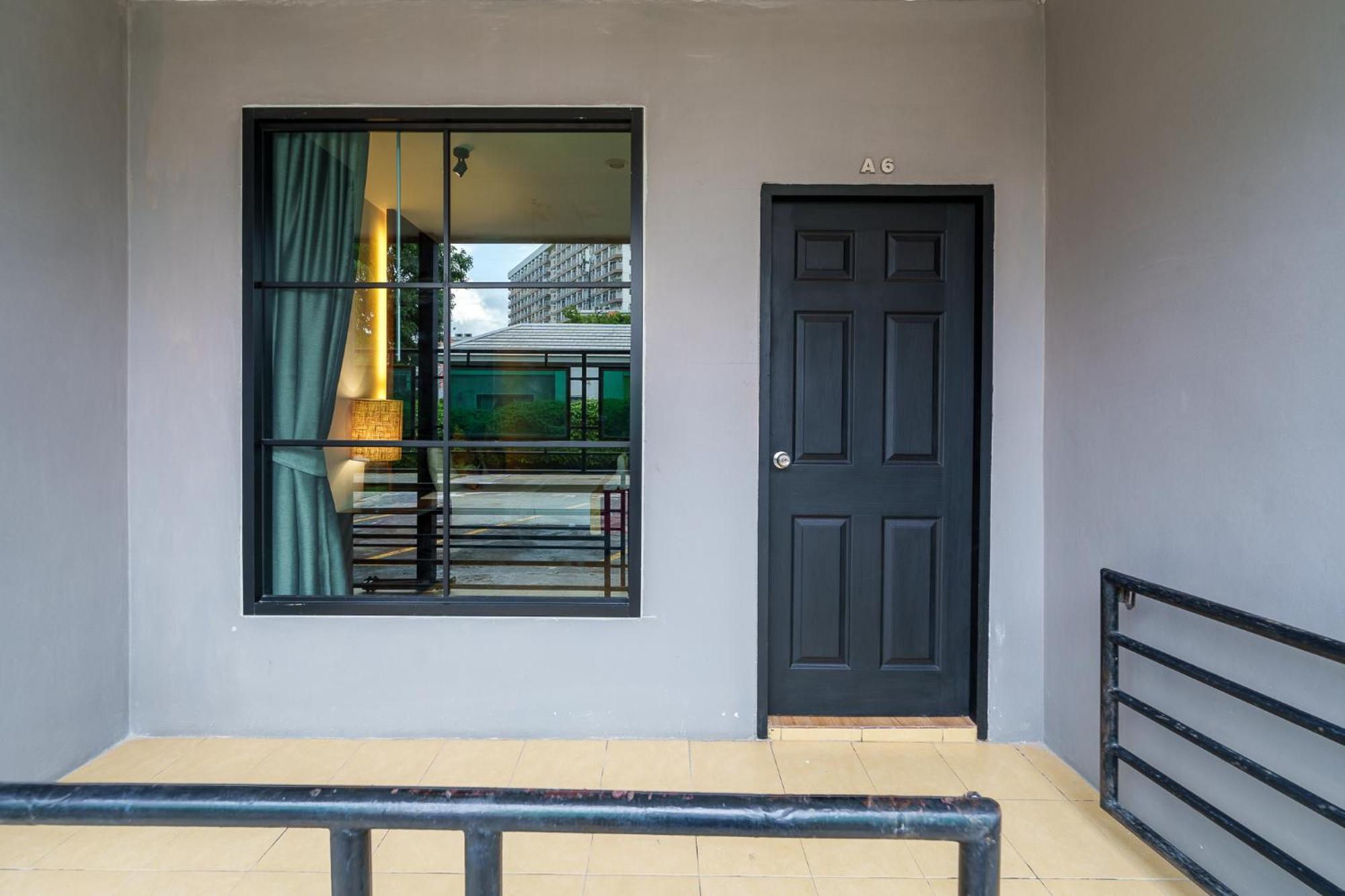 Villa Navin Jomtien Beach Buitenkant foto