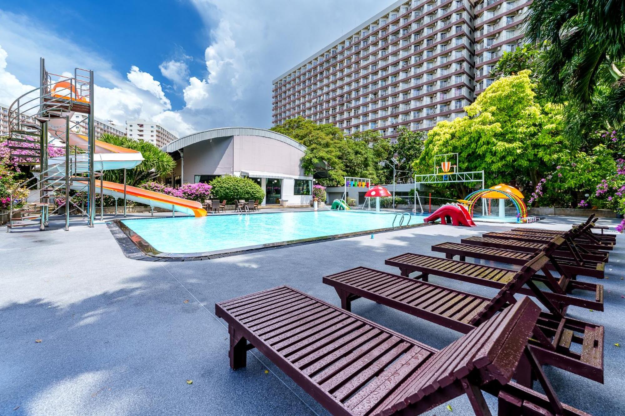 Villa Navin Jomtien Beach Buitenkant foto